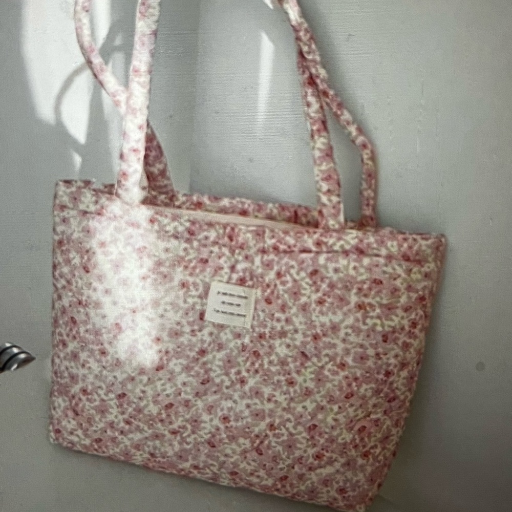 Top Zip Floral Pink Quilted Tote Bag
